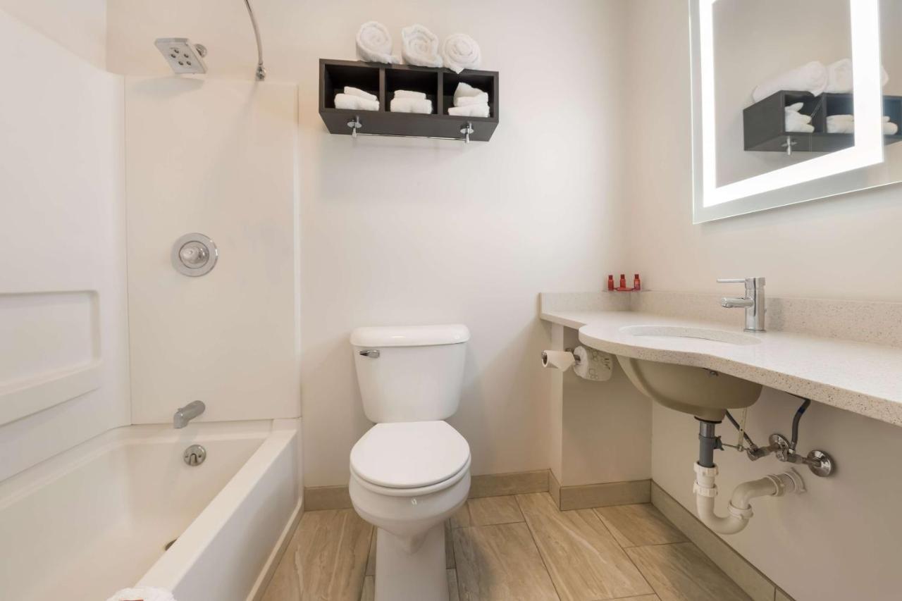 Surestay Hotel By Best Western Thomson Экстерьер фото