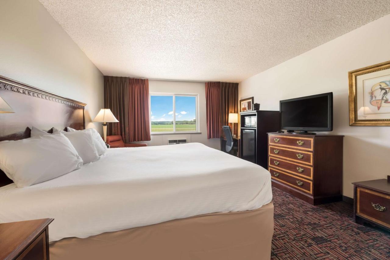 Surestay Hotel By Best Western Thomson Экстерьер фото