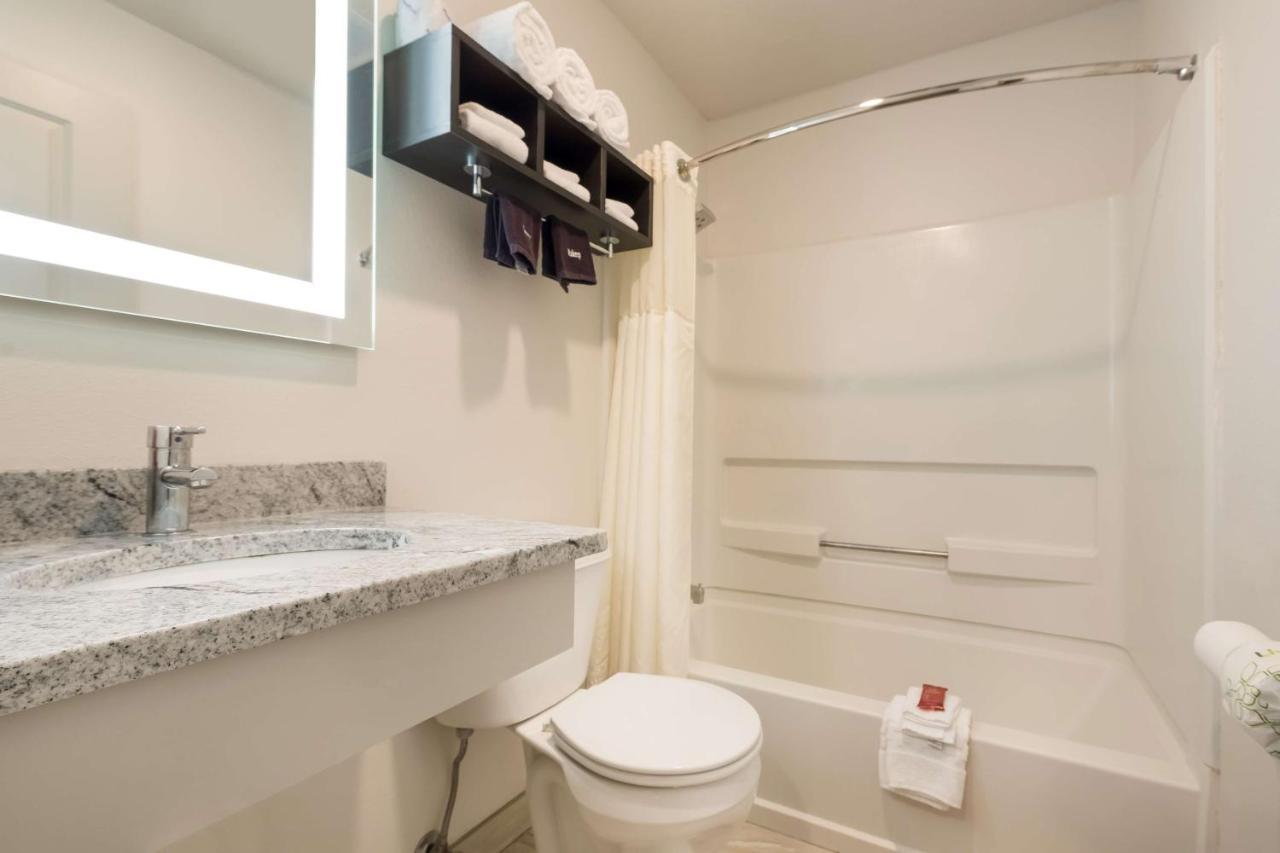 Surestay Hotel By Best Western Thomson Экстерьер фото