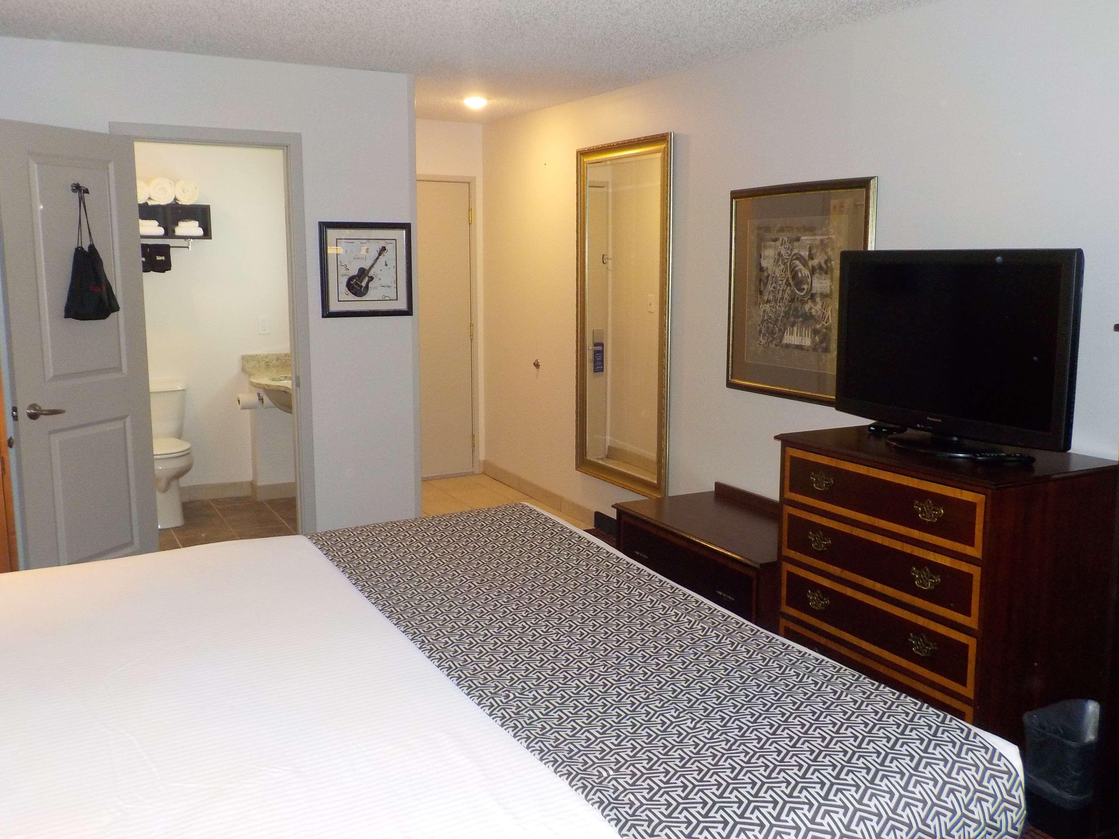 Surestay Hotel By Best Western Thomson Экстерьер фото