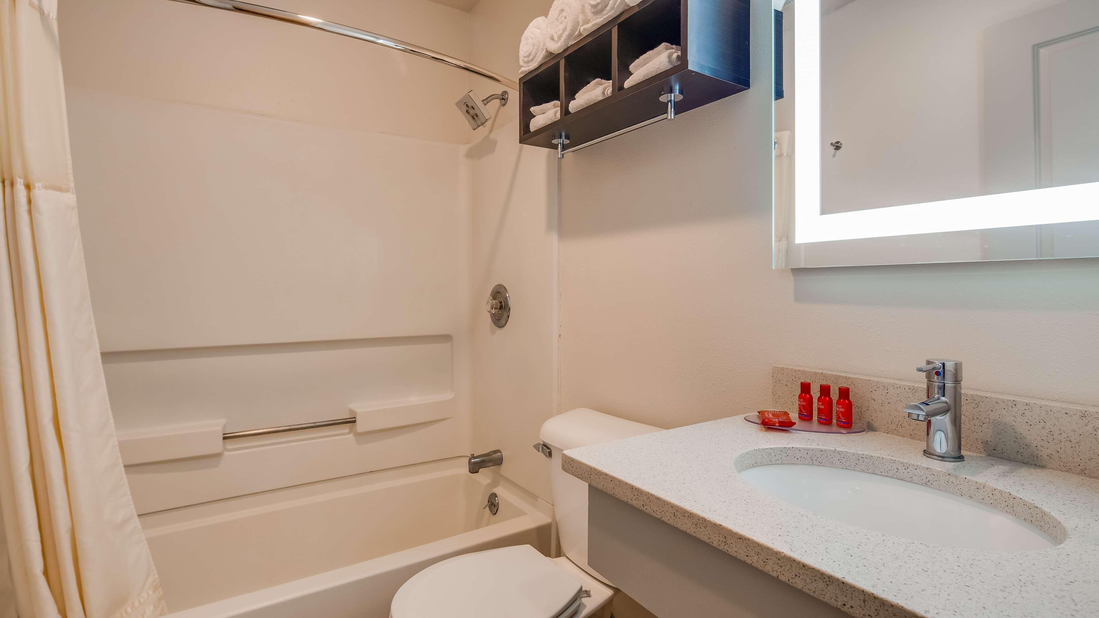 Surestay Hotel By Best Western Thomson Экстерьер фото