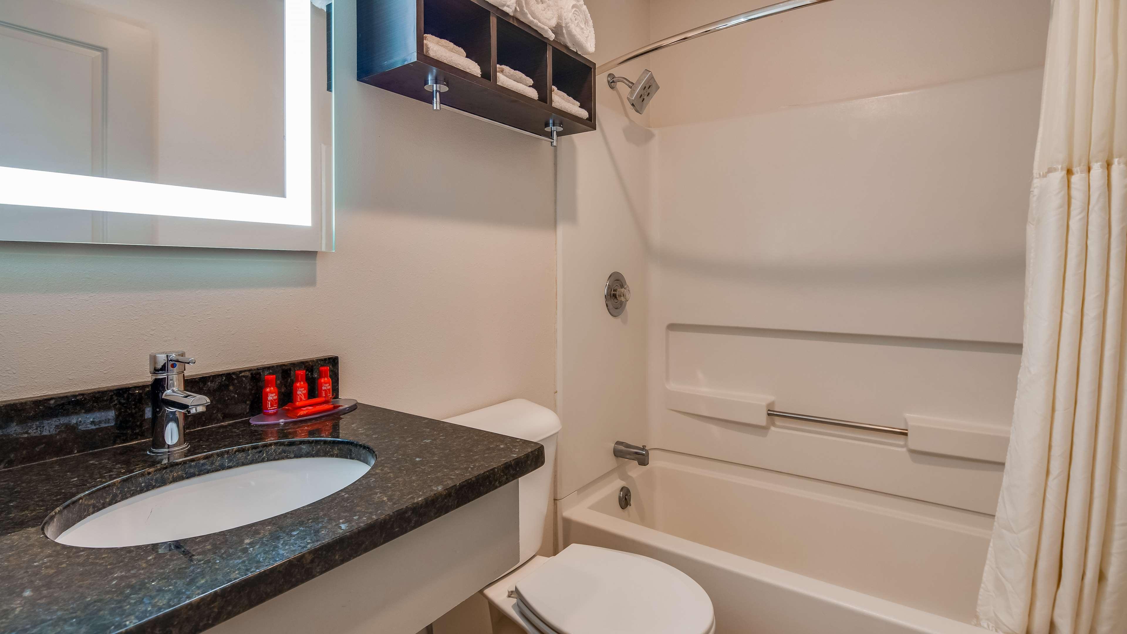 Surestay Hotel By Best Western Thomson Экстерьер фото