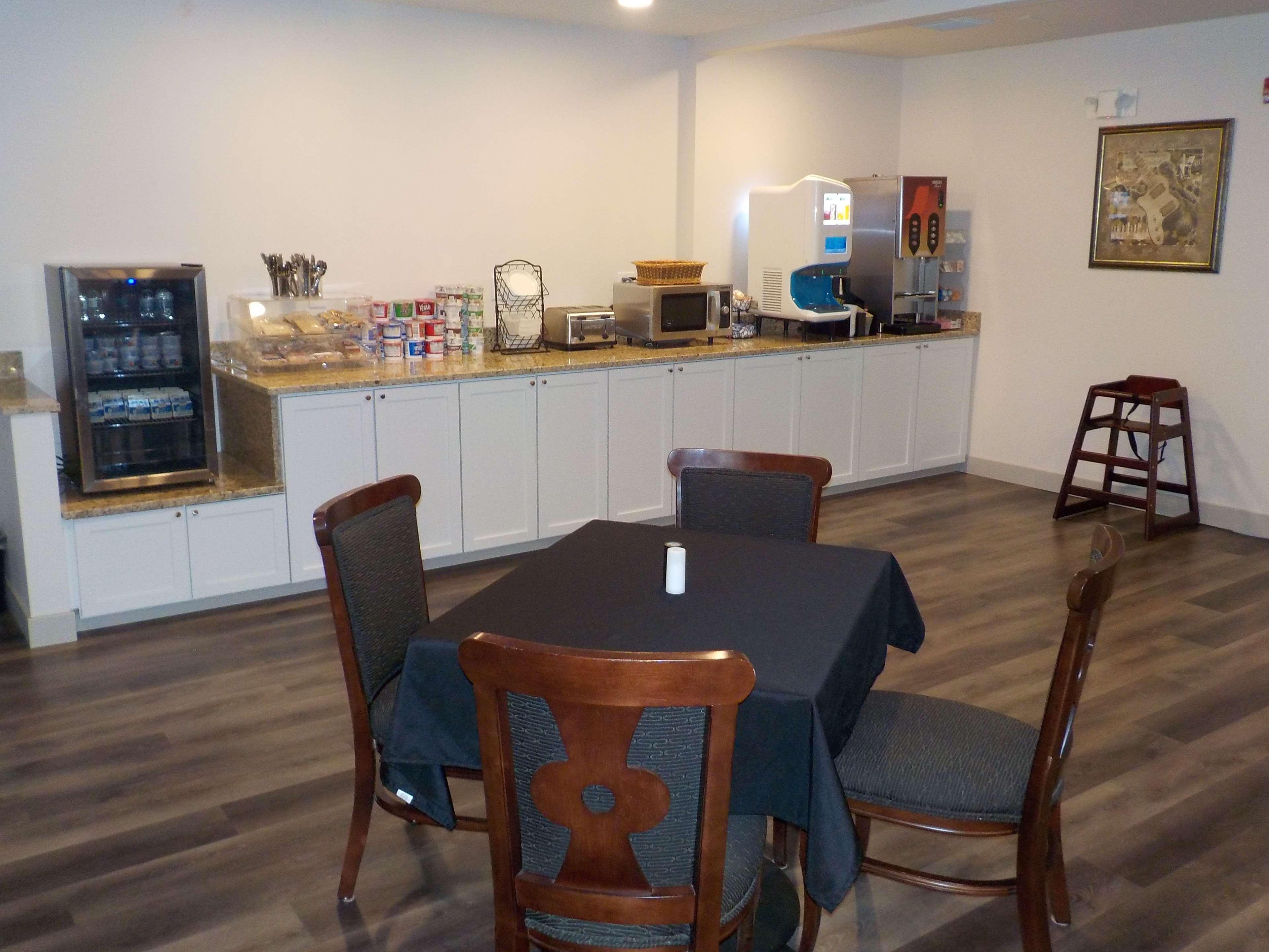 Surestay Hotel By Best Western Thomson Ресторан фото